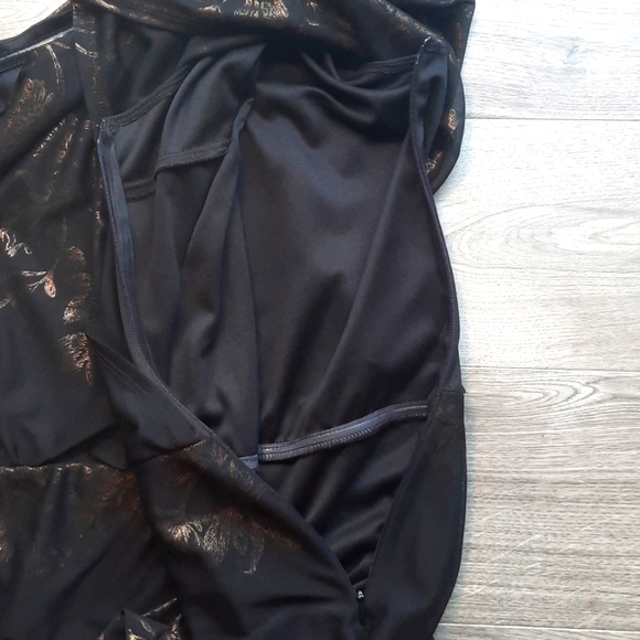 Le Chateau Size XL 100% Polyester One Shoulder Black & Gold Lined Layered Dress - Picture 6 of 7